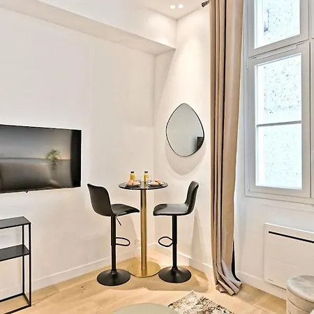 Chic Au Centre Du Sentier - Ii Apartment